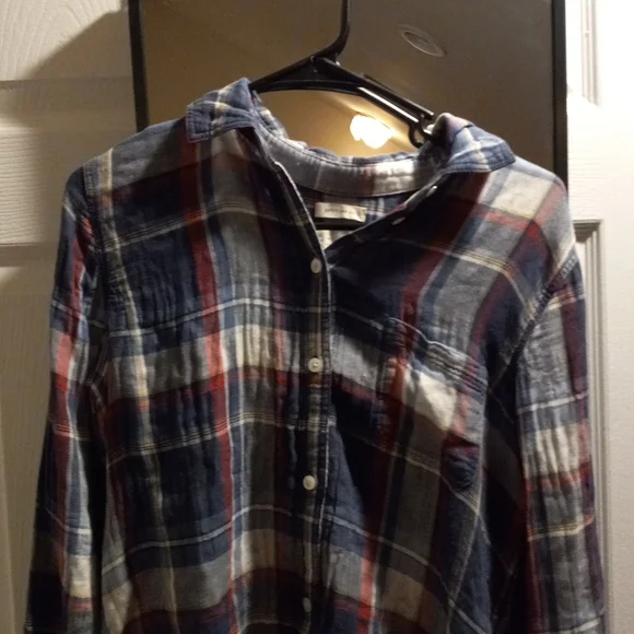 American Eagle boyfriend fit button down Small - Picture 3 of 6